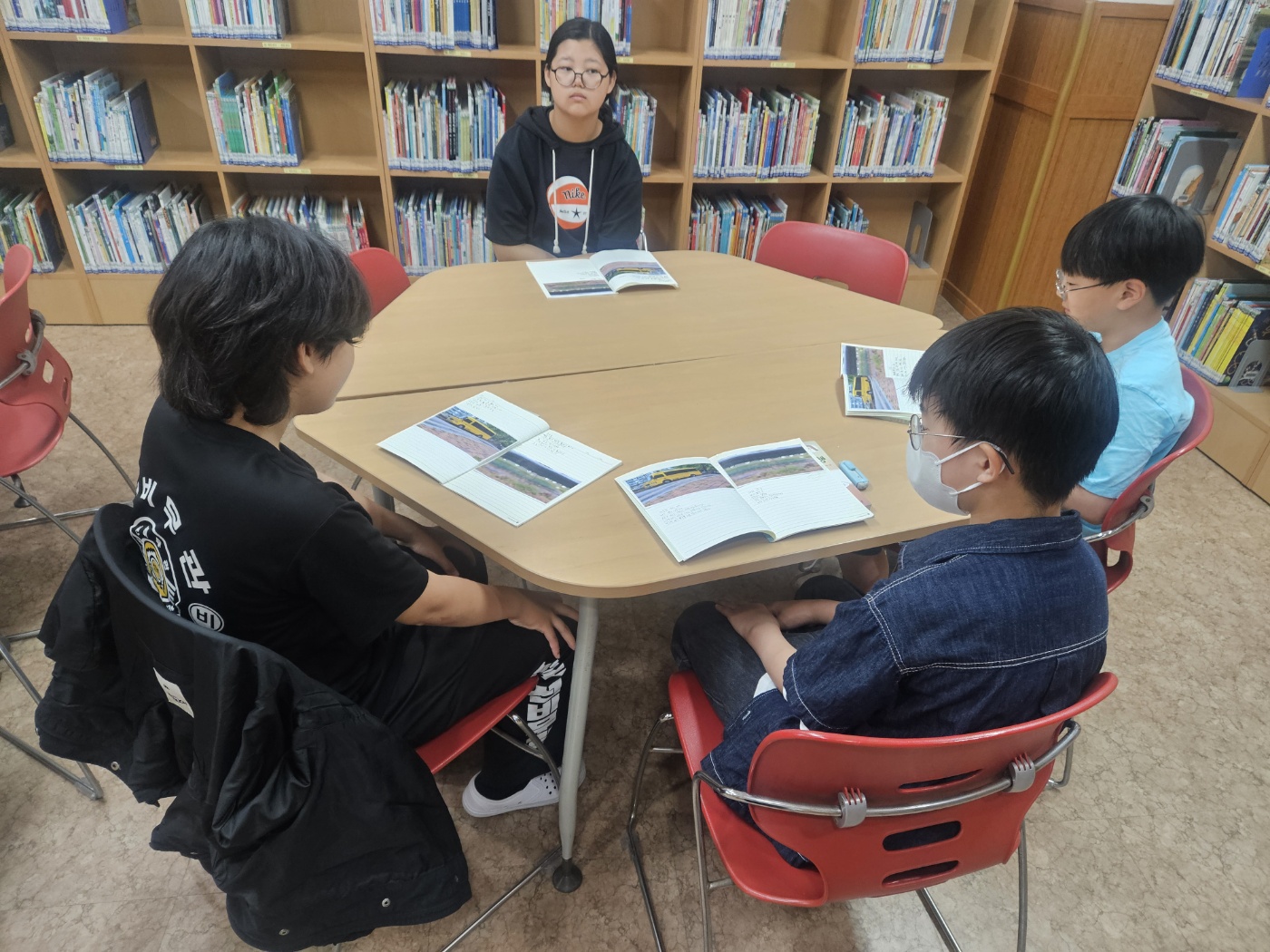 도서부 6월 디카시 쓰기 및 독서 활동